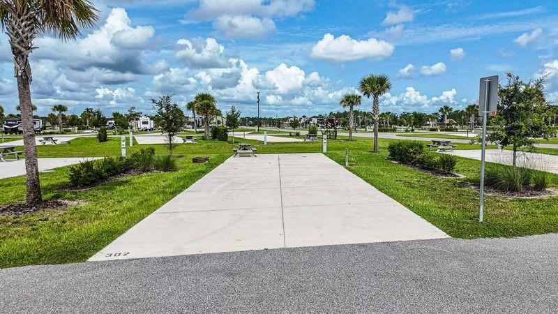На продажу: $139,900 (0.09 acres)