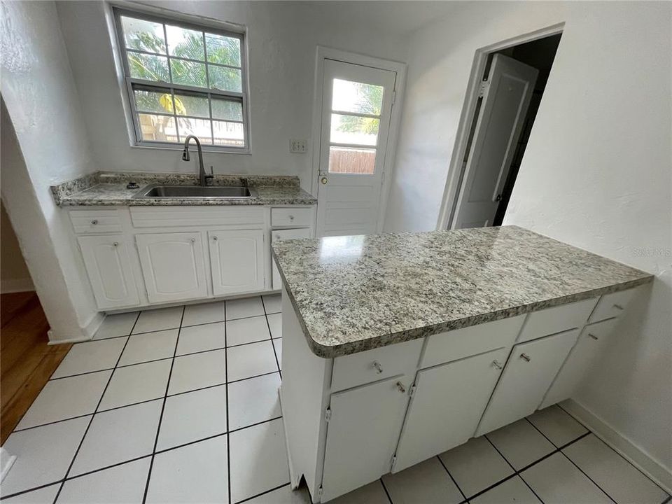 En Venta: $475,000 (3 camas, 0 baños, 1278 Pies cuadrados)