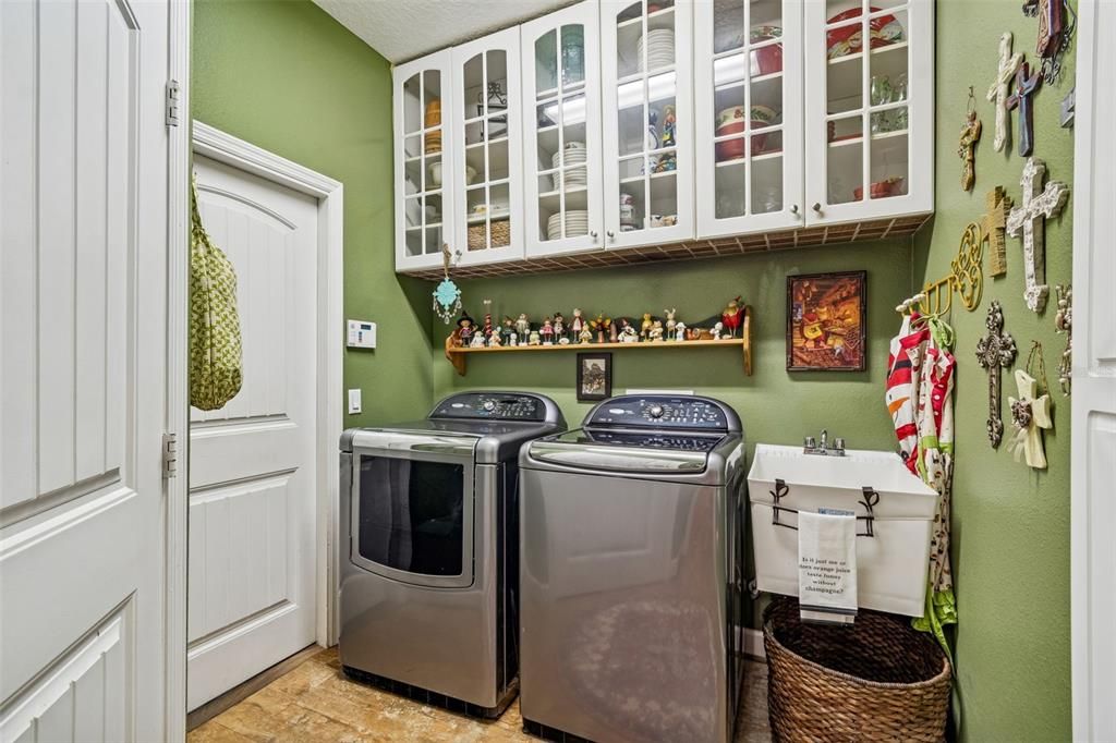 For Sale: $825,000 (4 beds, 2 baths, 2829 Square Feet)
