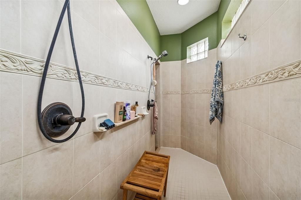 For Sale: $825,000 (4 beds, 2 baths, 2829 Square Feet)