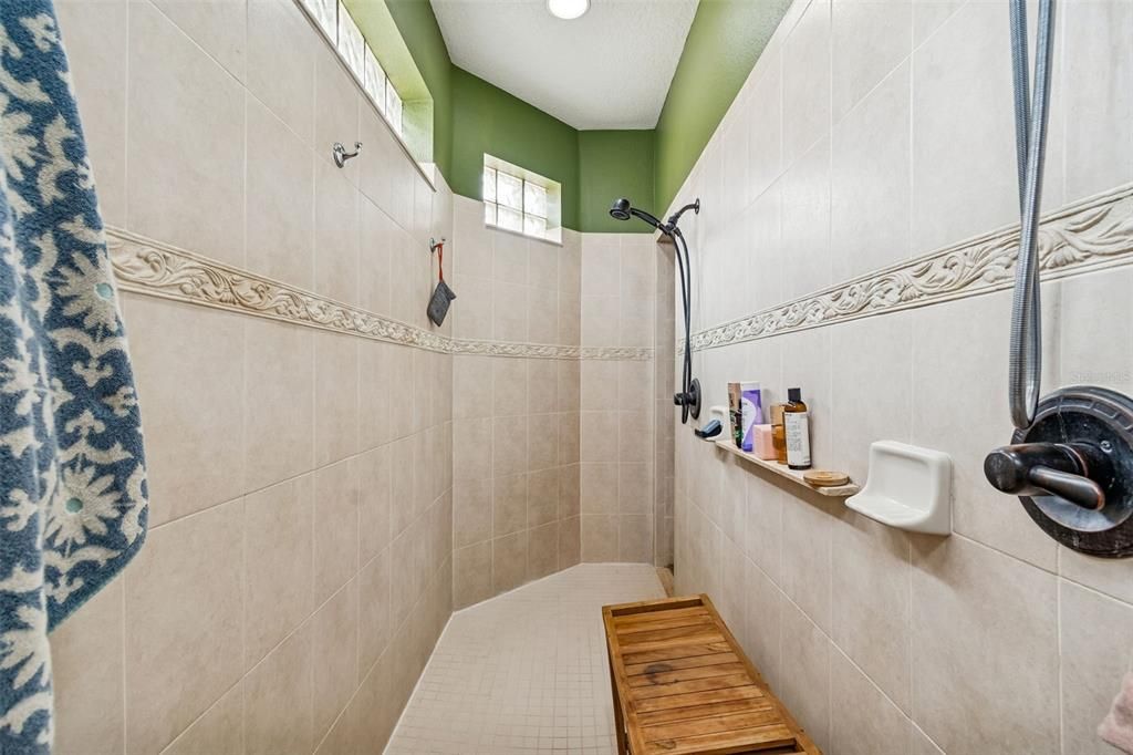 For Sale: $825,000 (4 beds, 2 baths, 2829 Square Feet)