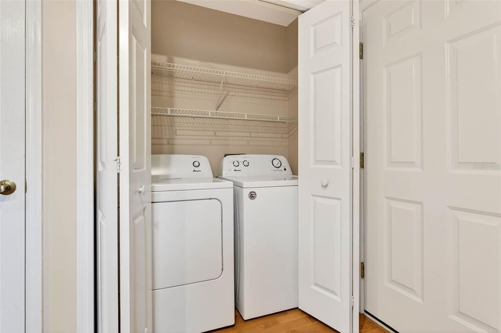 Под контрактом: $329,999 (3 спален, 2 ванн, 1670 Квадратных фут)