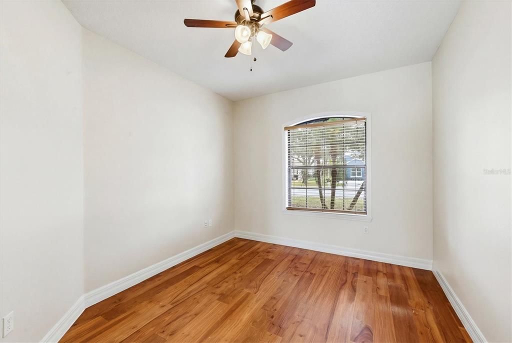 Activo con contrato: $559,800 (3 camas, 2 baños, 2116 Pies cuadrados)