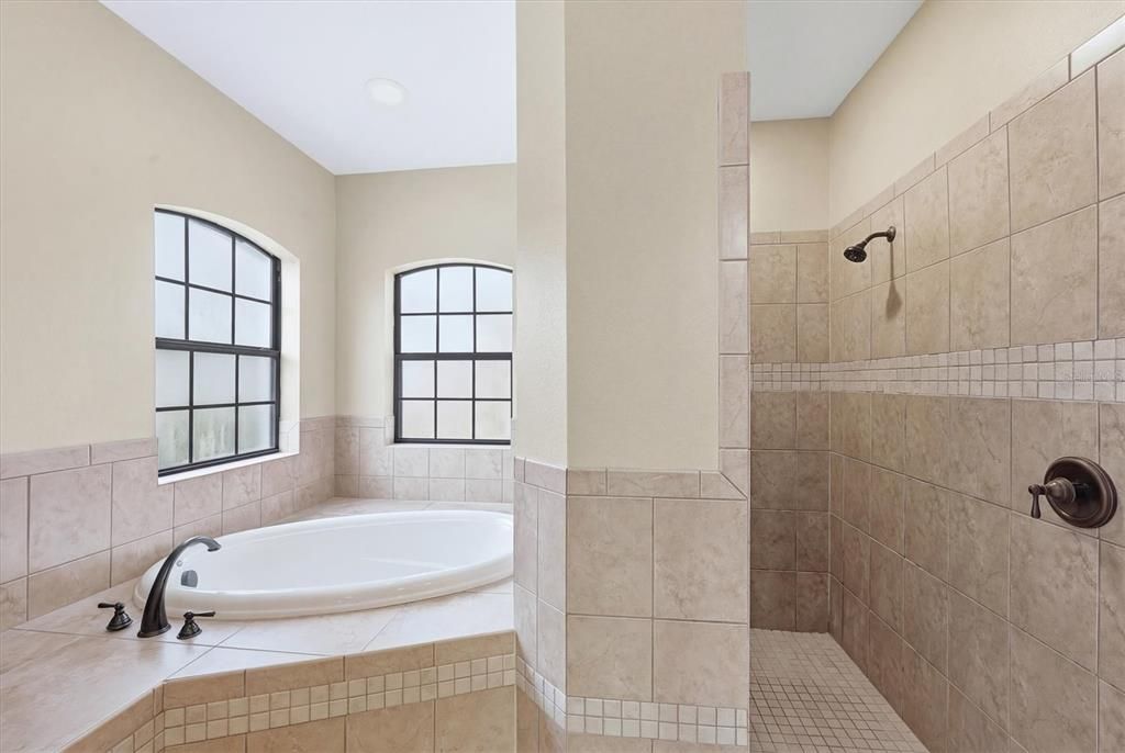 Activo con contrato: $559,800 (3 camas, 2 baños, 2116 Pies cuadrados)