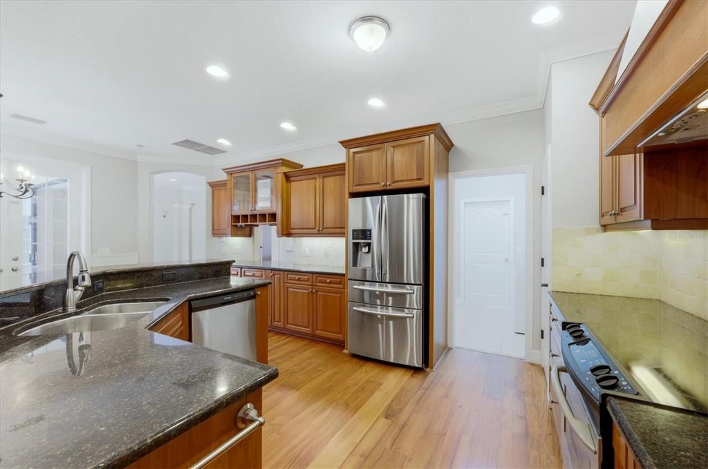 Activo con contrato: $559,800 (3 camas, 2 baños, 2116 Pies cuadrados)
