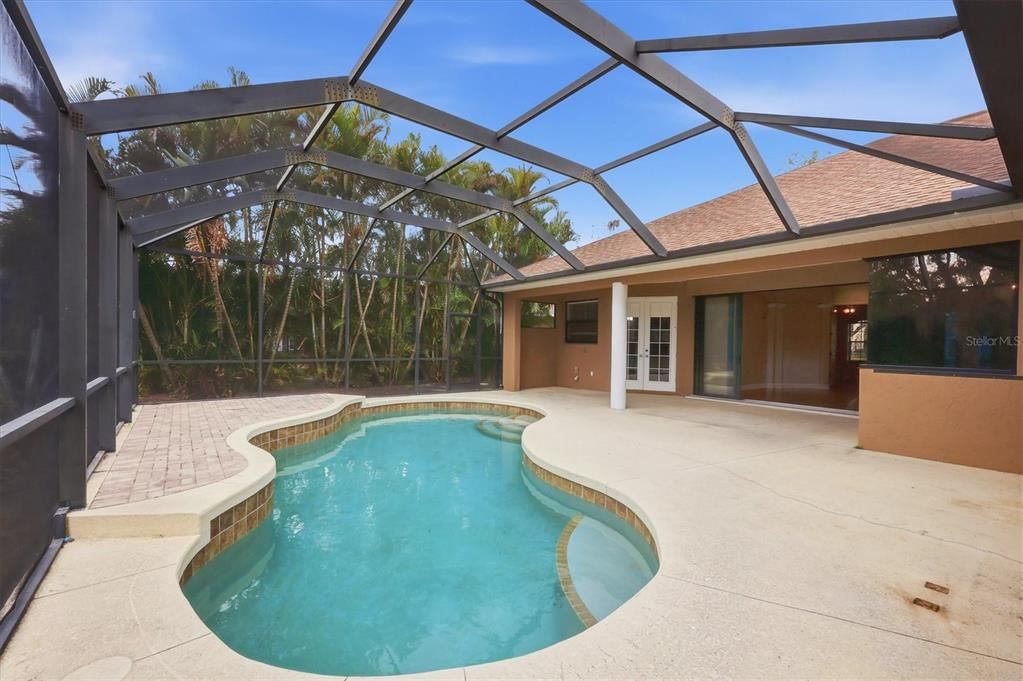 Activo con contrato: $559,800 (3 camas, 2 baños, 2116 Pies cuadrados)