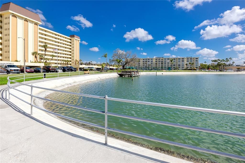 Activo con contrato: $215,000 (2 camas, 2 baños, 970 Pies cuadrados)