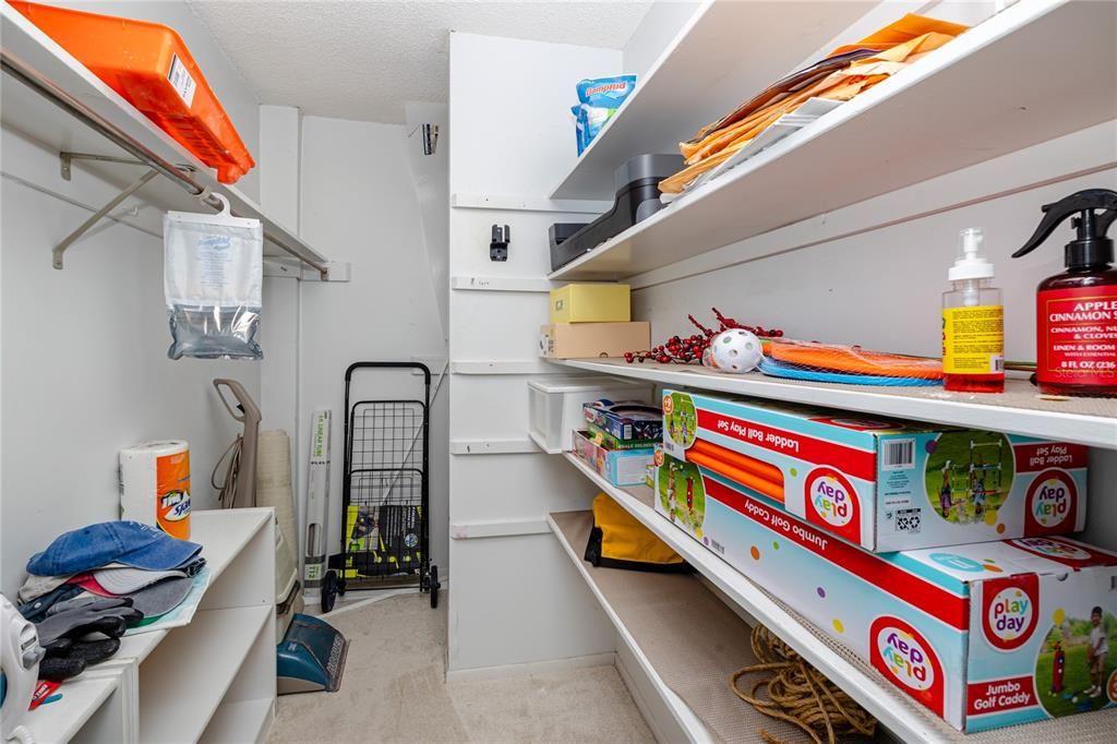Activo con contrato: $215,000 (2 camas, 2 baños, 970 Pies cuadrados)