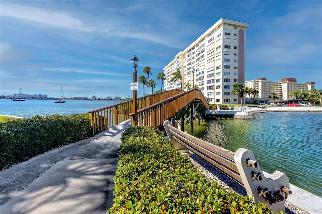 Activo con contrato: $215,000 (2 camas, 2 baños, 970 Pies cuadrados)