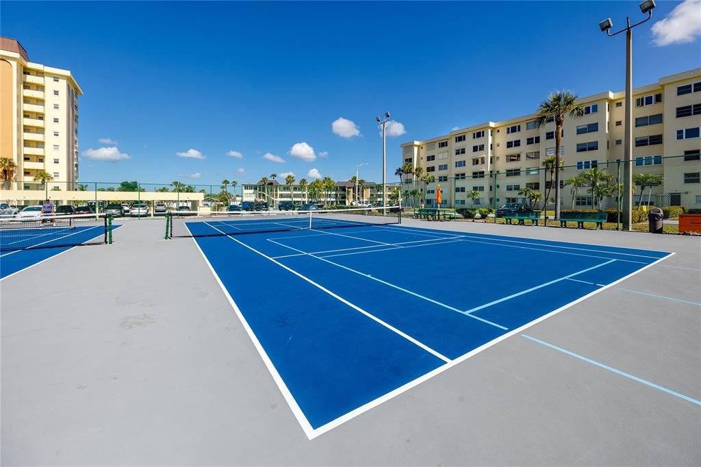 Activo con contrato: $215,000 (2 camas, 2 baños, 970 Pies cuadrados)