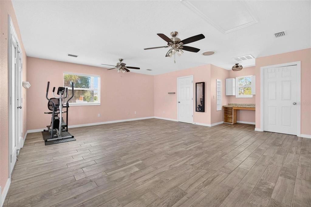 En Venta: $599,000 (2 camas, 0 baños, 1984 Pies cuadrados)