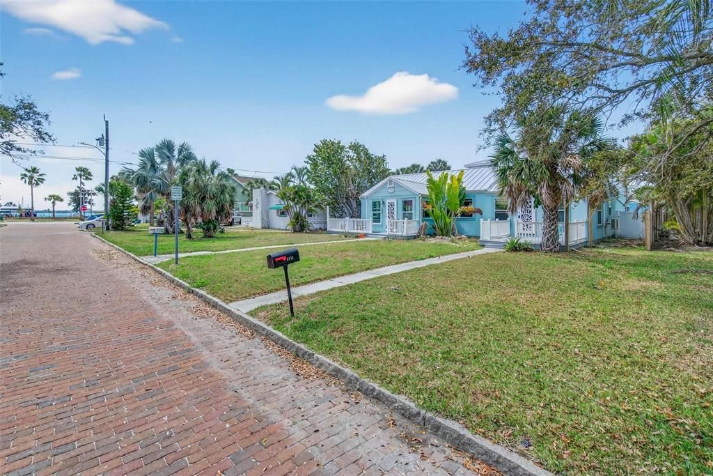 En Venta: $599,000 (2 camas, 0 baños, 1984 Pies cuadrados)