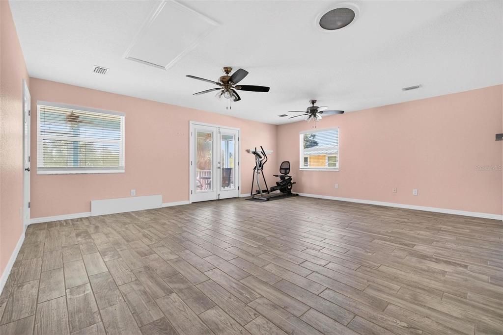 En Venta: $599,000 (2 camas, 0 baños, 1984 Pies cuadrados)