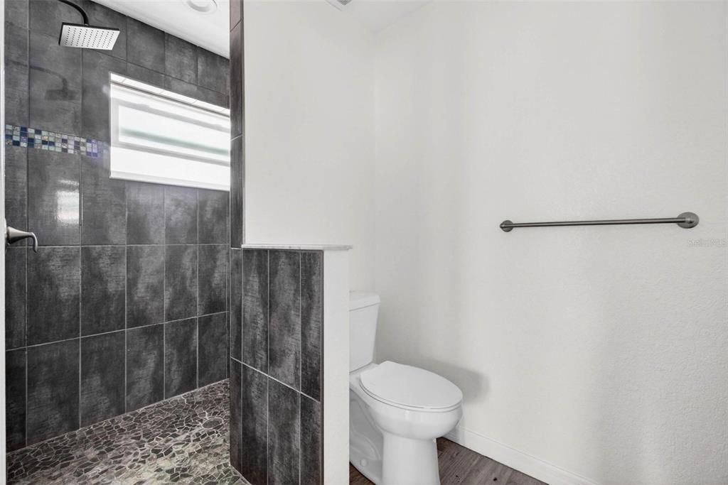 En Venta: $599,000 (2 camas, 0 baños, 1984 Pies cuadrados)