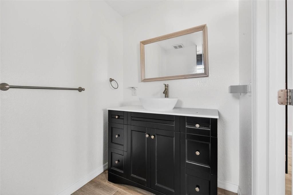 En Venta: $599,000 (2 camas, 0 baños, 1984 Pies cuadrados)