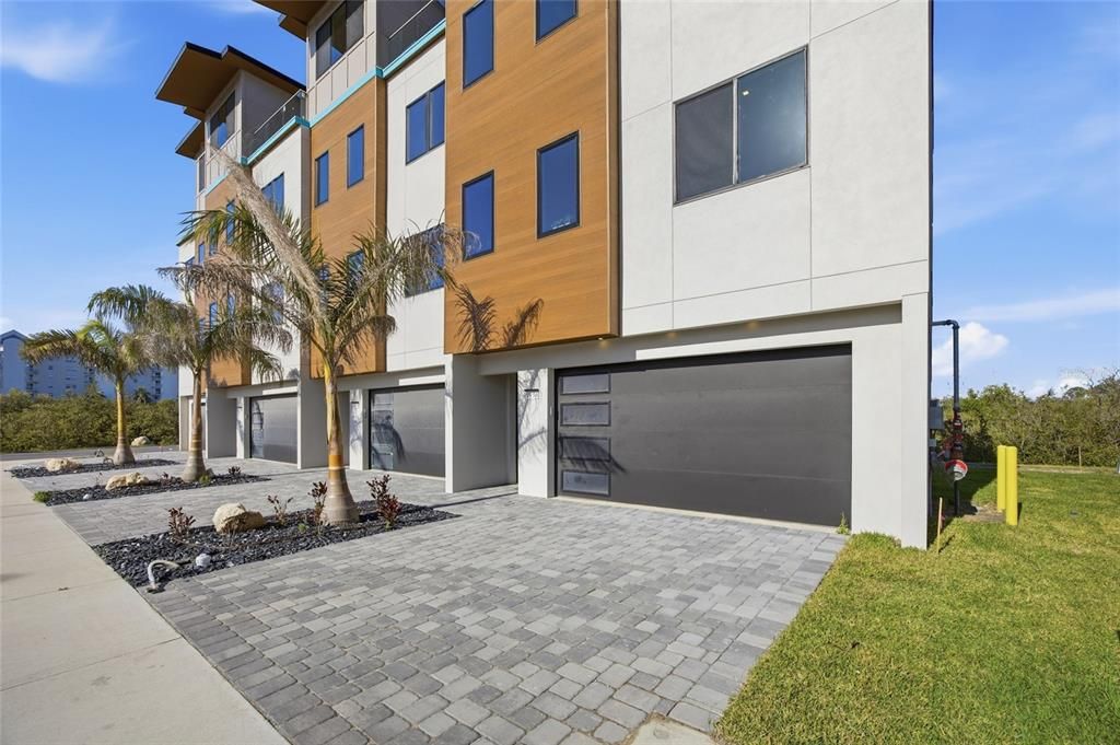 For Sale: $1,250,000 (3 beds, 2 baths, 2550 Square Feet)