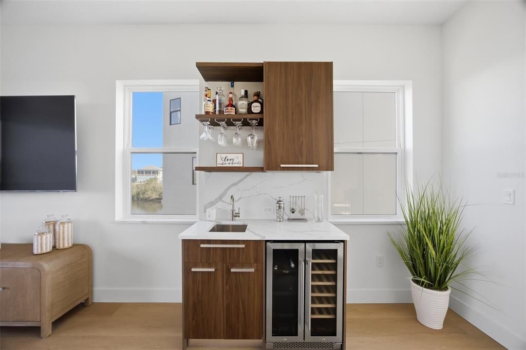 For Sale: $1,250,000 (3 beds, 2 baths, 2550 Square Feet)