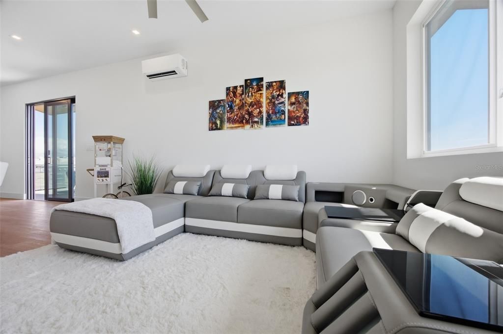 For Sale: $1,250,000 (3 beds, 2 baths, 2550 Square Feet)