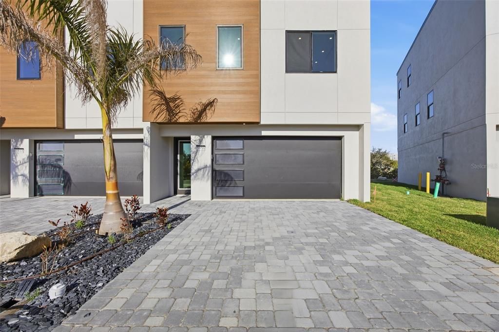 For Sale: $1,250,000 (3 beds, 2 baths, 2550 Square Feet)
