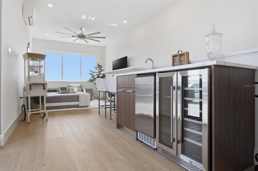 For Sale: $1,250,000 (3 beds, 2 baths, 2550 Square Feet)