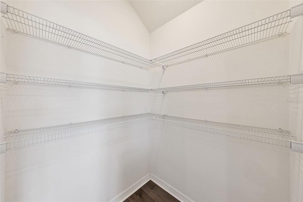 Activo con contrato: $465,000 (5 camas, 3 baños, 2807 Pies cuadrados)