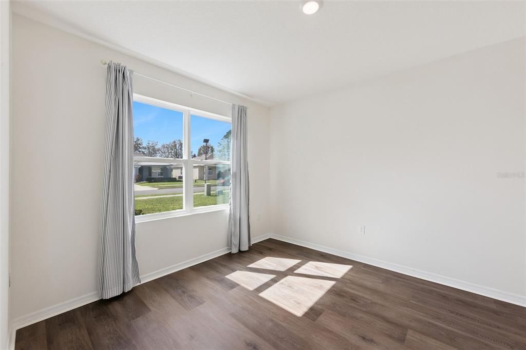 Activo con contrato: $465,000 (5 camas, 3 baños, 2807 Pies cuadrados)
