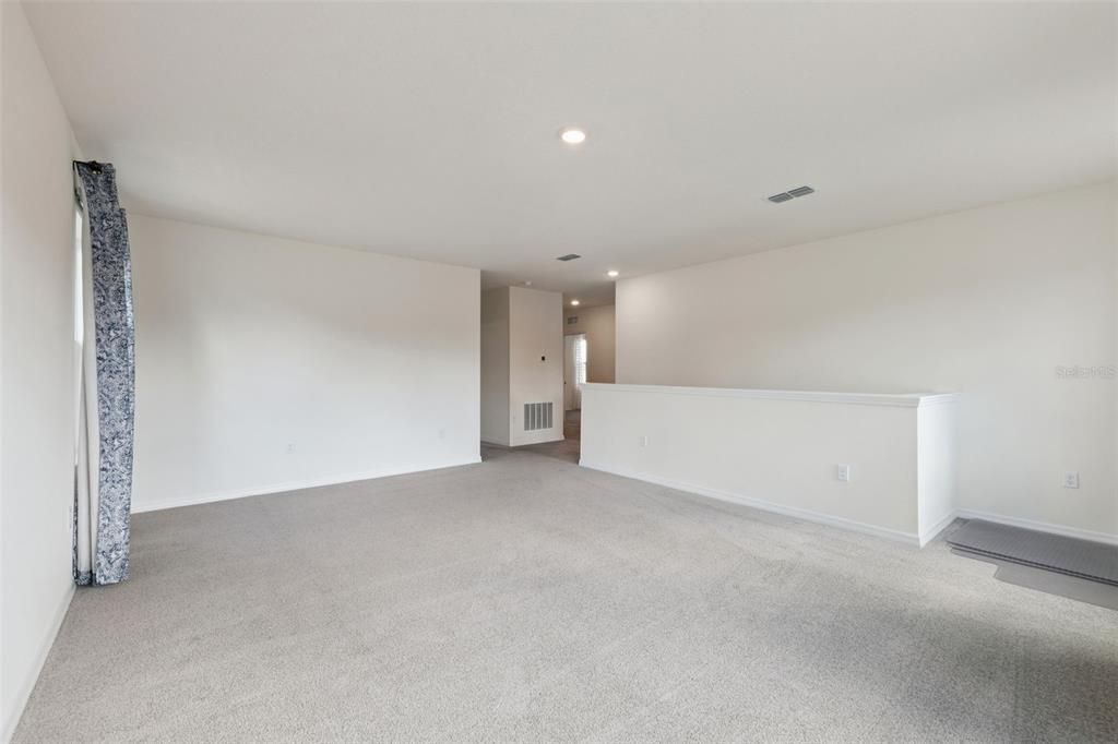Activo con contrato: $465,000 (5 camas, 3 baños, 2807 Pies cuadrados)