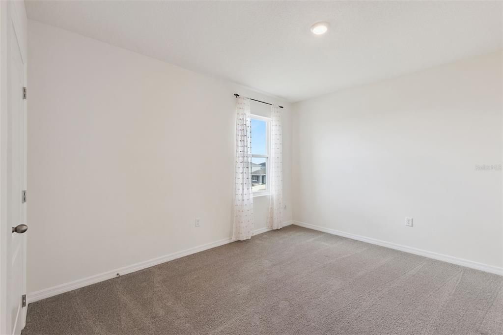 Activo con contrato: $465,000 (5 camas, 3 baños, 2807 Pies cuadrados)