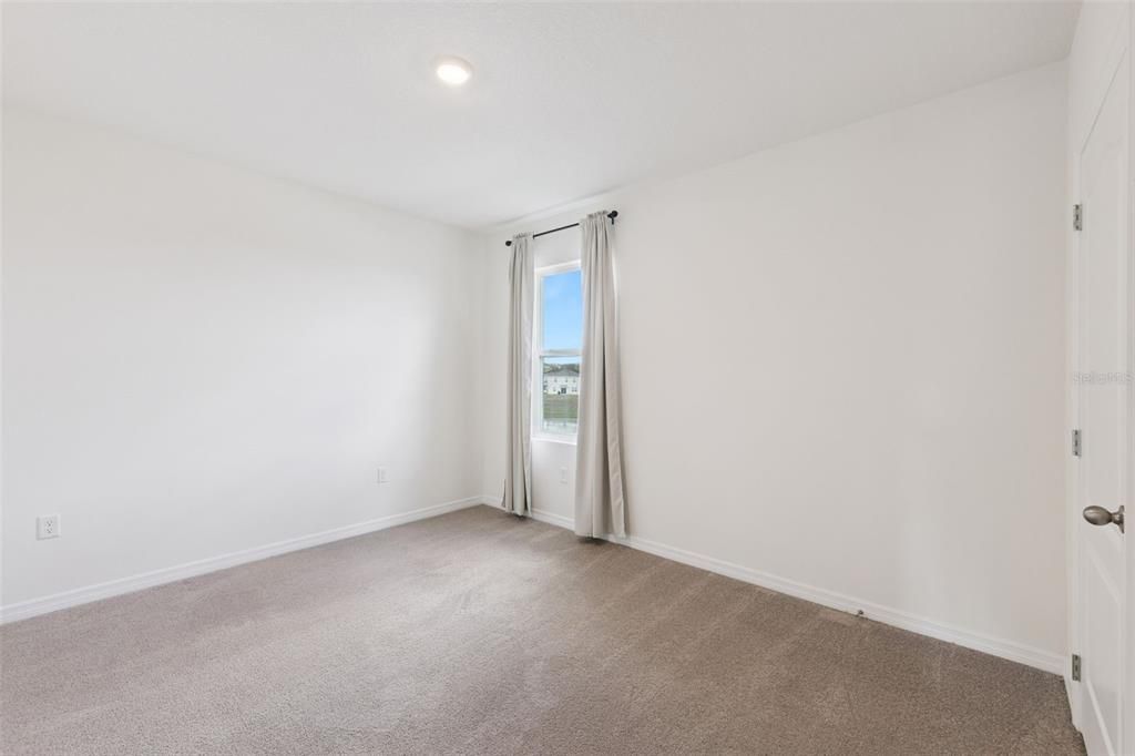 Activo con contrato: $465,000 (5 camas, 3 baños, 2807 Pies cuadrados)