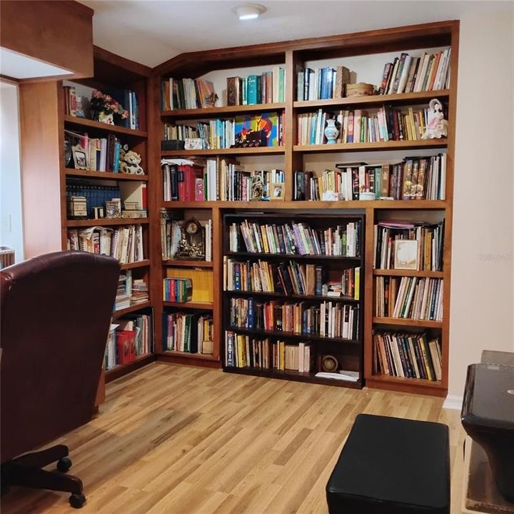 На продажу: $640,000 (5 спален, 3 ванн, 3350 Квадратных фут)