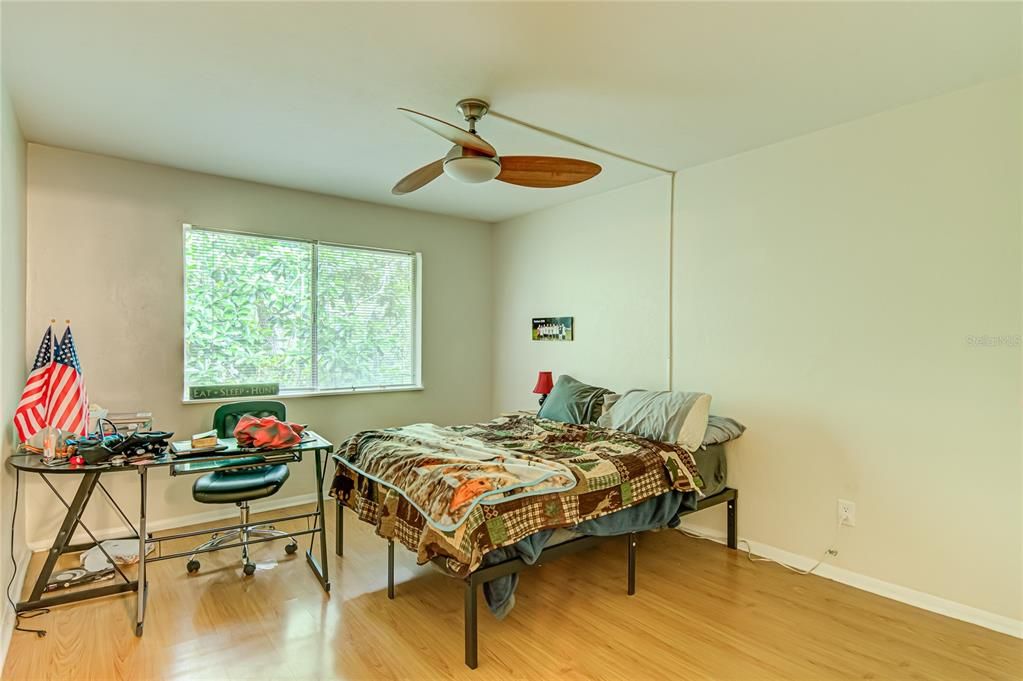 For Sale: $109,500 (1 beds, 1 baths, 576 Square Feet)