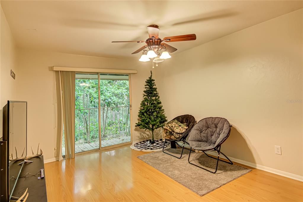 For Sale: $109,500 (1 beds, 1 baths, 576 Square Feet)