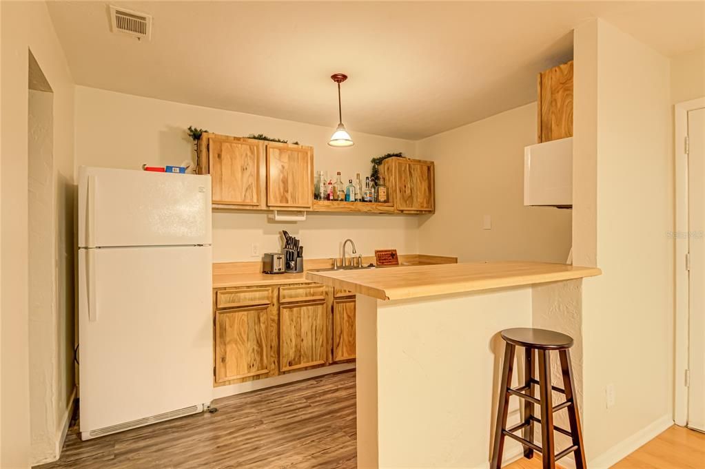 For Sale: $109,500 (1 beds, 1 baths, 576 Square Feet)