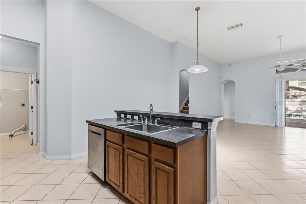 En Venta: $575,000 (5 camas, 4 baños, 3484 Pies cuadrados)