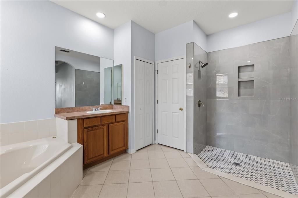 En Venta: $575,000 (5 camas, 4 baños, 3484 Pies cuadrados)