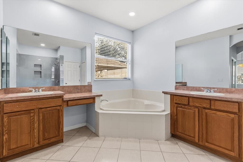 En Venta: $575,000 (5 camas, 4 baños, 3484 Pies cuadrados)