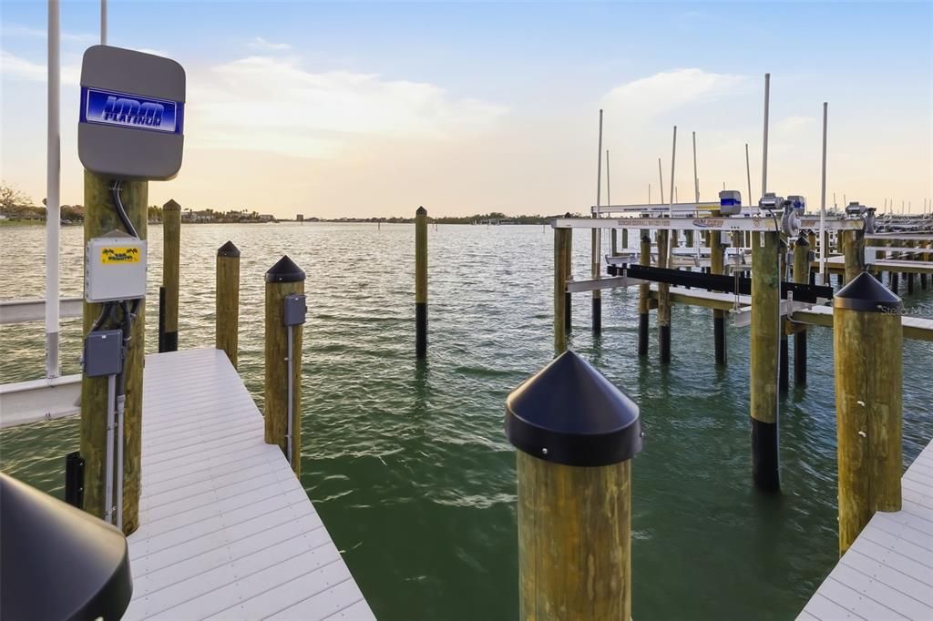 For Sale: $2,195,000 (4 beds, 3 baths, 3723 Square Feet)