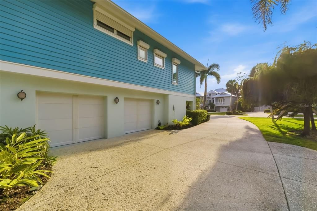 For Sale: $2,195,000 (4 beds, 3 baths, 3723 Square Feet)