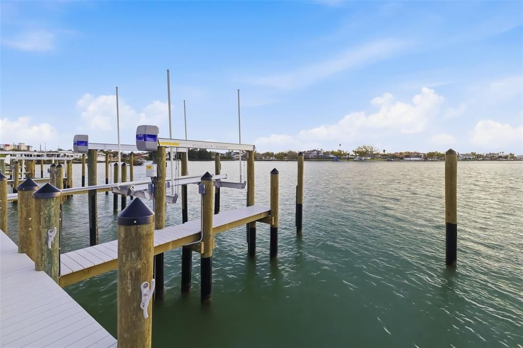 For Sale: $2,195,000 (4 beds, 3 baths, 3723 Square Feet)
