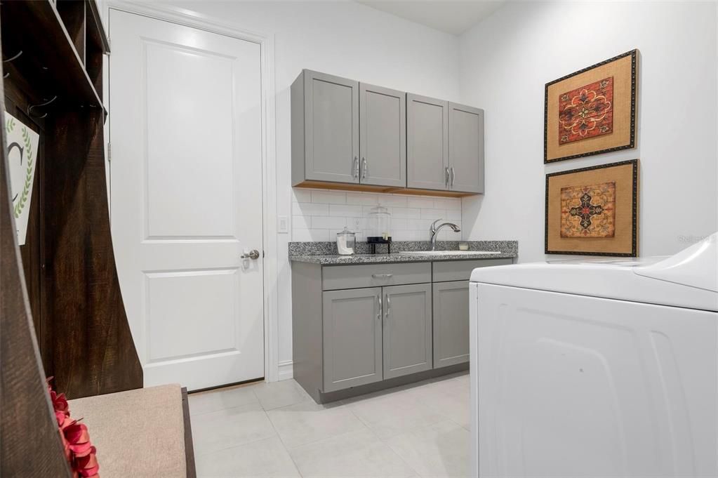Active With Contract: $1,925,000 (5 beds, 4 baths, 3572 Square Feet)
