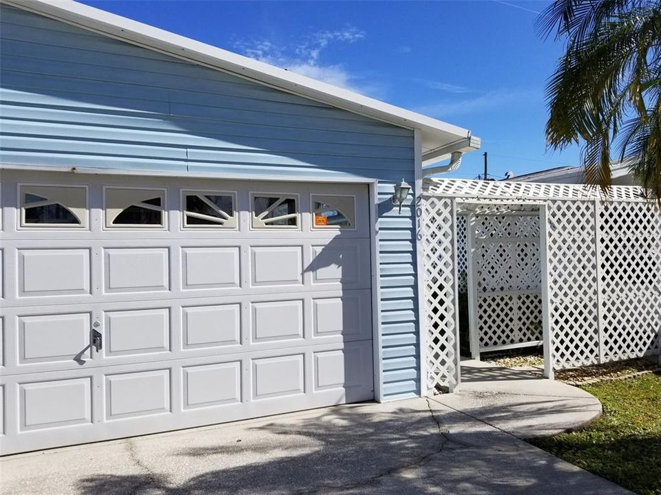 For Sale: $179,900 (2 beds, 2 baths, 1150 Square Feet)
