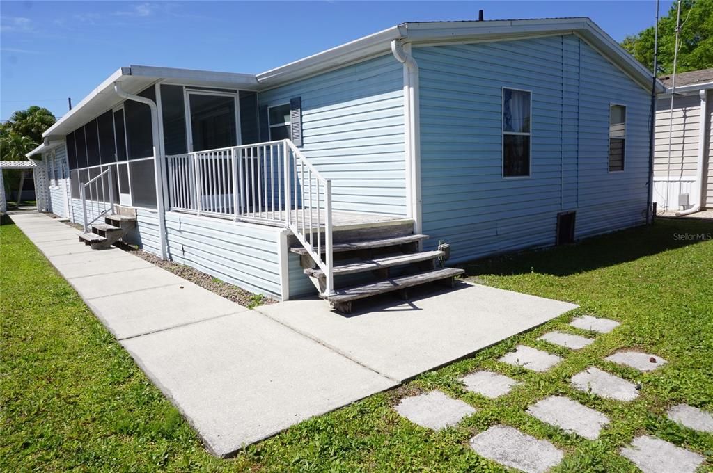 For Sale: $179,900 (2 beds, 2 baths, 1150 Square Feet)