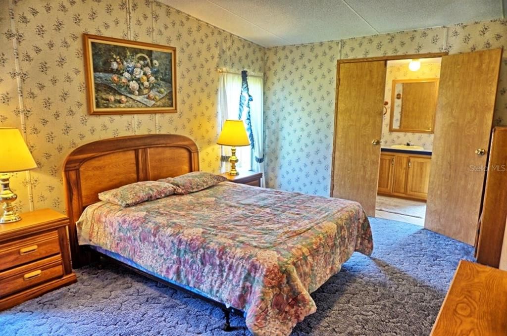 For Sale: $179,900 (2 beds, 2 baths, 1150 Square Feet)