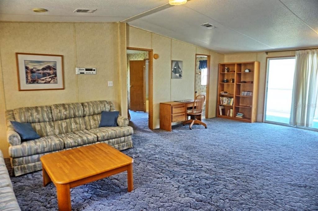 For Sale: $179,900 (2 beds, 2 baths, 1150 Square Feet)