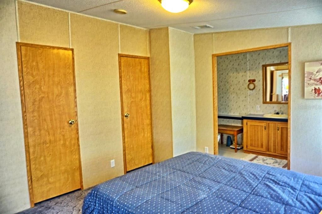 For Sale: $179,900 (2 beds, 2 baths, 1150 Square Feet)