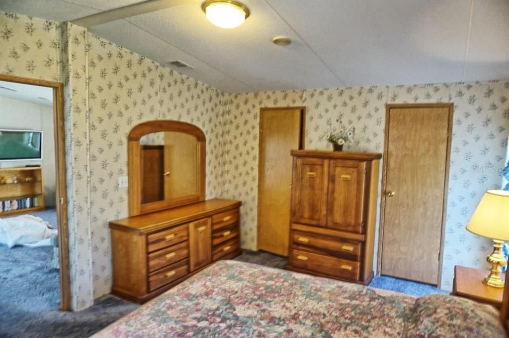 For Sale: $179,900 (2 beds, 2 baths, 1150 Square Feet)