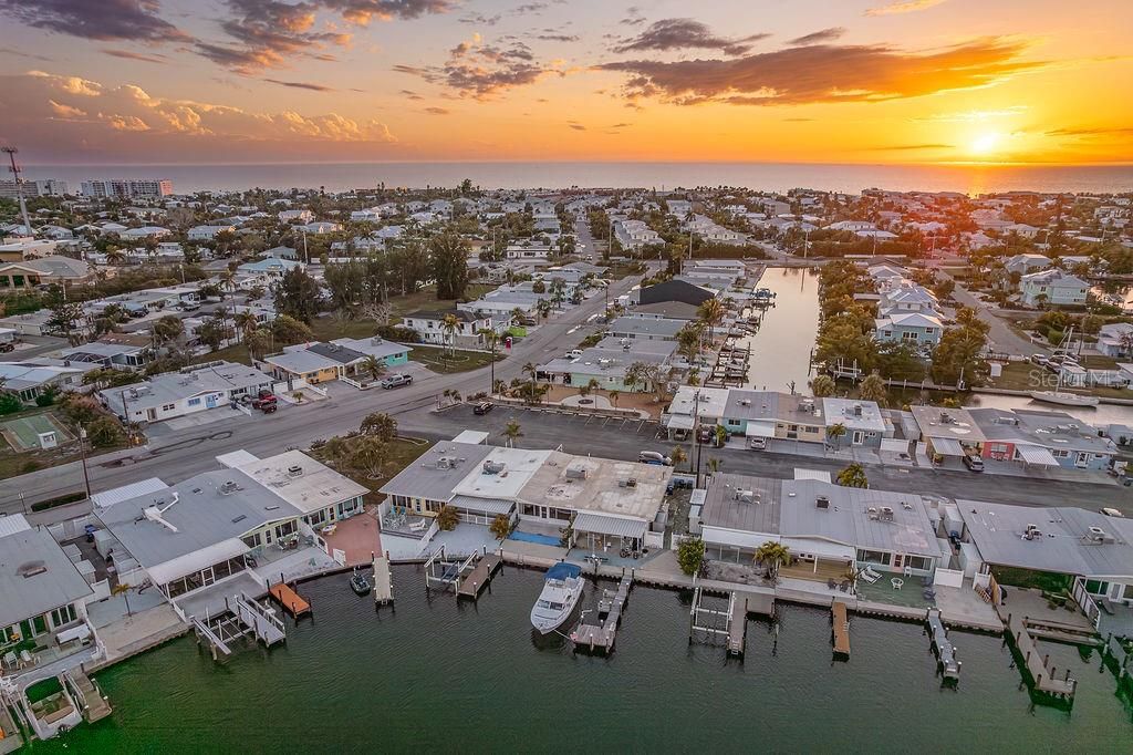 На продажу: $917,000 (2 спален, 2 ванн, 1375 Квадратных фут)