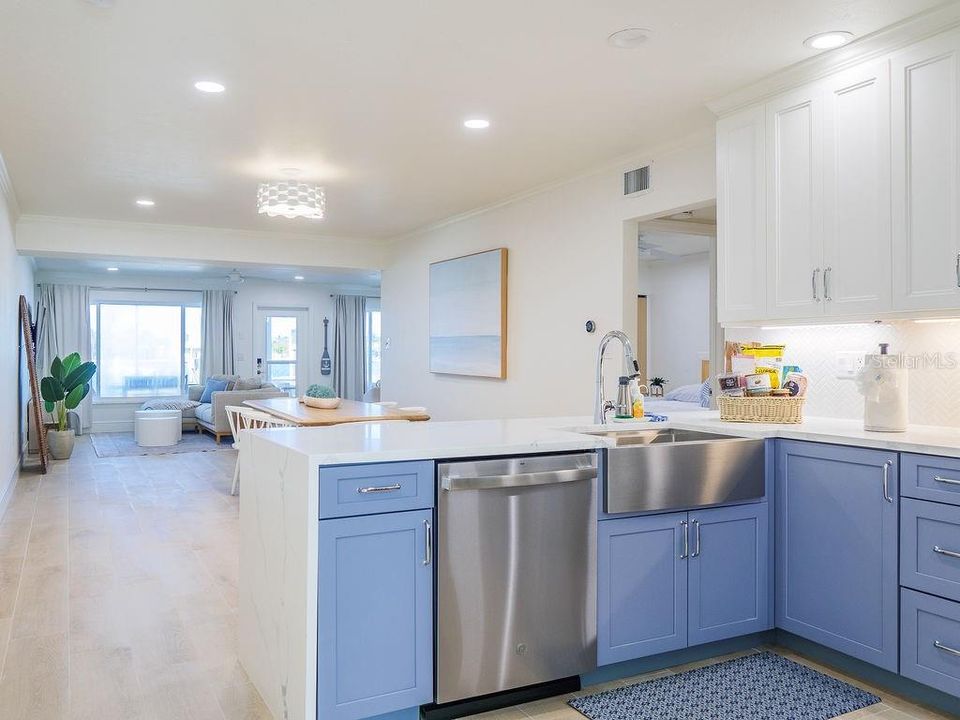 На продажу: $917,000 (2 спален, 2 ванн, 1375 Квадратных фут)