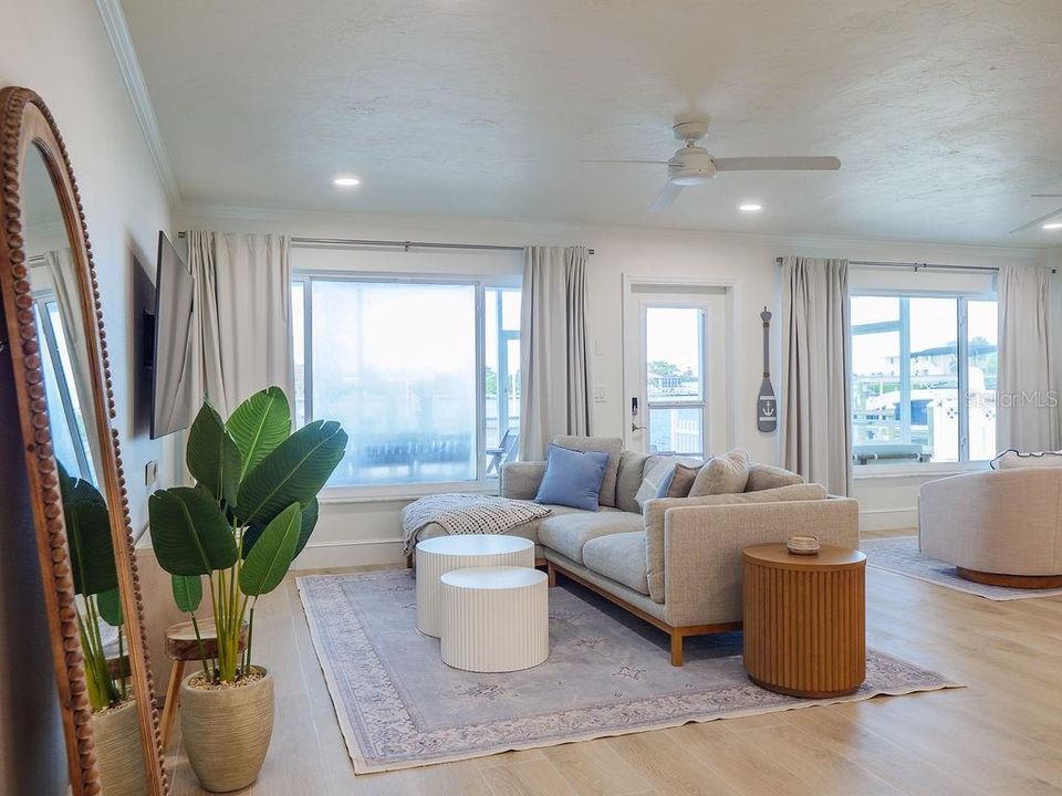 На продажу: $917,000 (2 спален, 2 ванн, 1375 Квадратных фут)