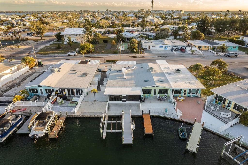 На продажу: $917,000 (2 спален, 2 ванн, 1375 Квадратных фут)